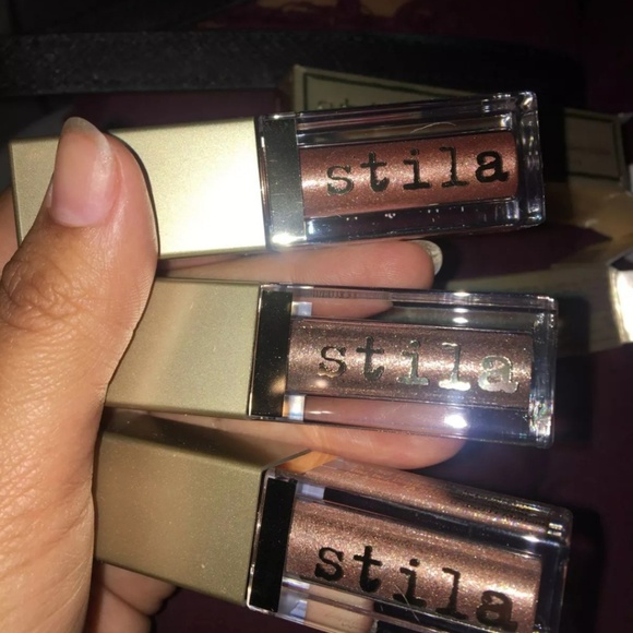 New stila liquid eyeshadows - Picture 3 of 3